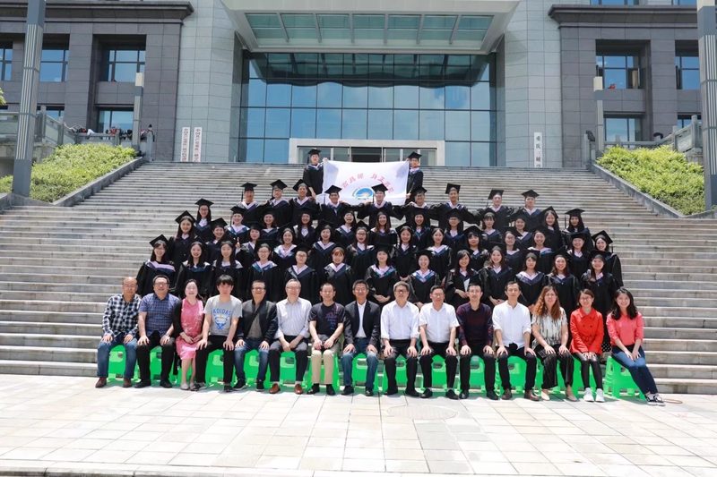 2018届小学教育1班毕业合影