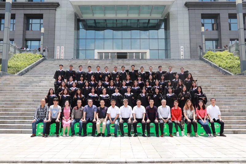 2018届小学教育2班毕业合影