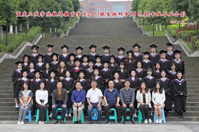 2021届生物科学（师范）班毕业合影