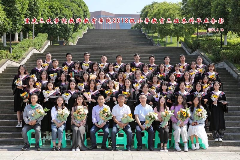 2022届小学教育3班毕业合影
