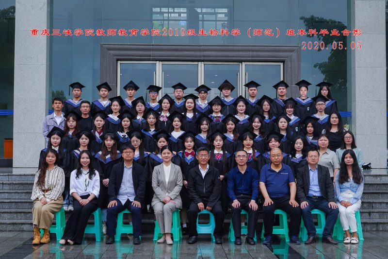 2023届生物科学（师范）班毕业合影